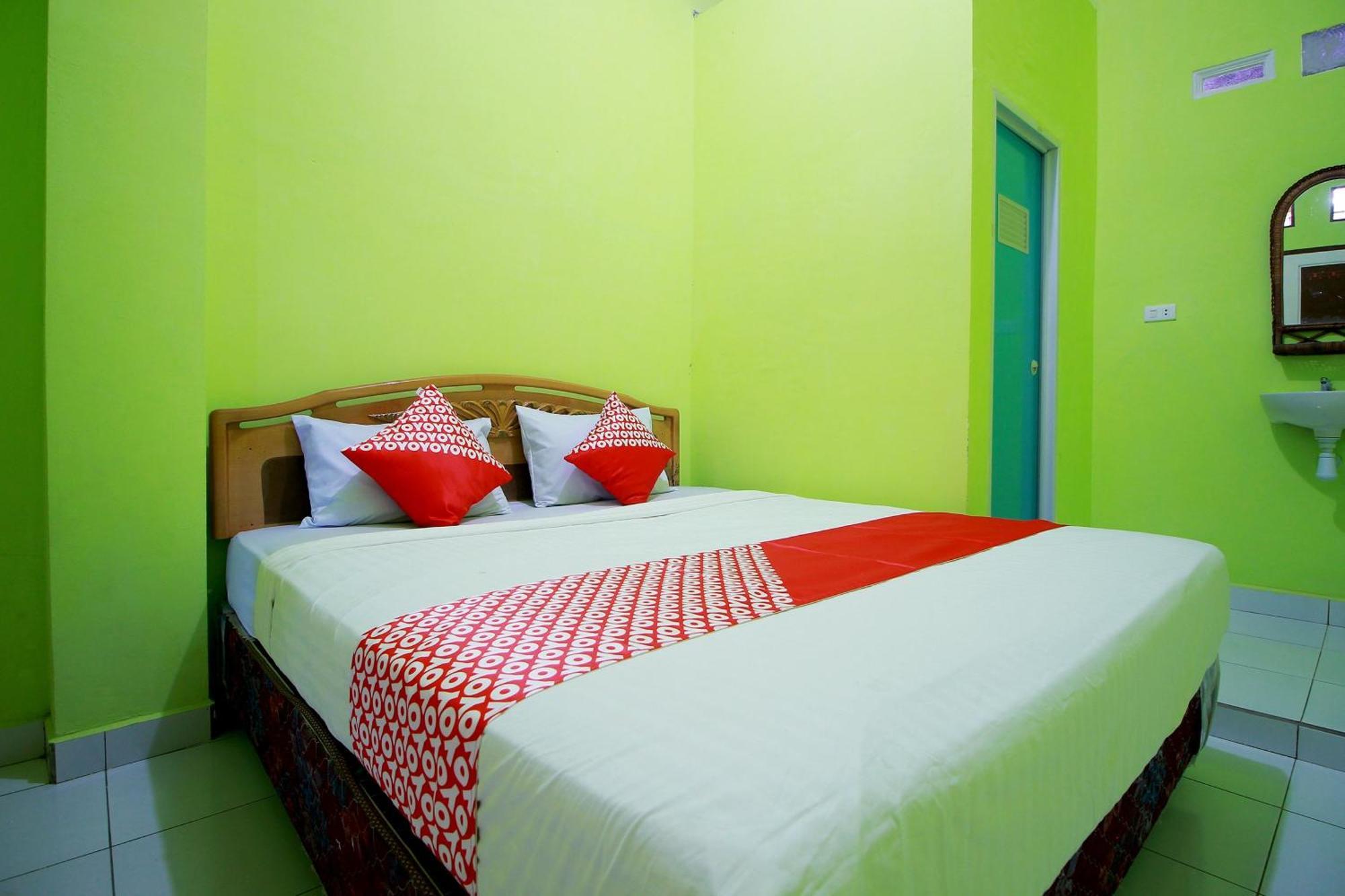 Oyo 2585 Sherren Guest House Lubuklinggau Buitenkant foto