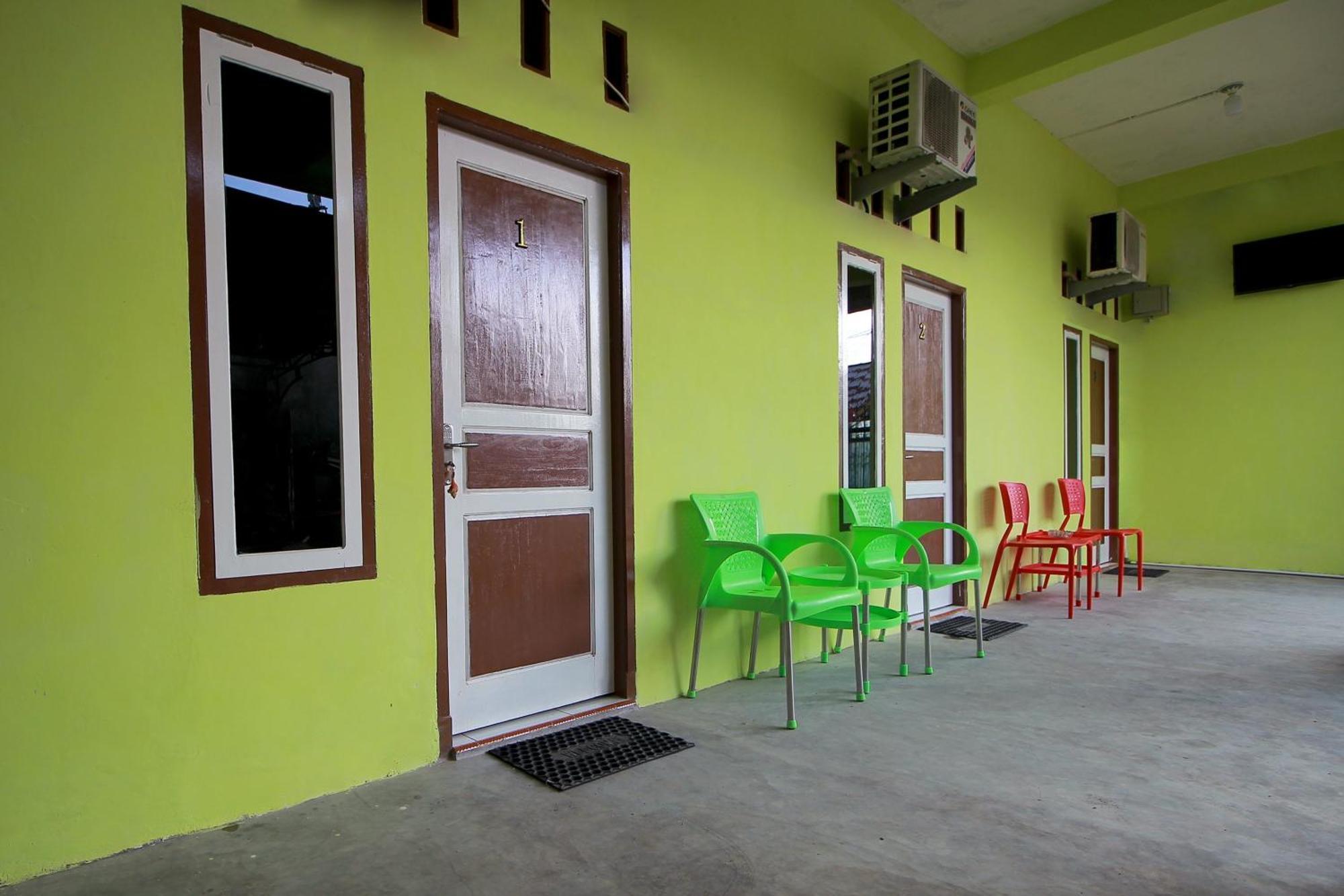 Oyo 2585 Sherren Guest House Lubuklinggau Buitenkant foto