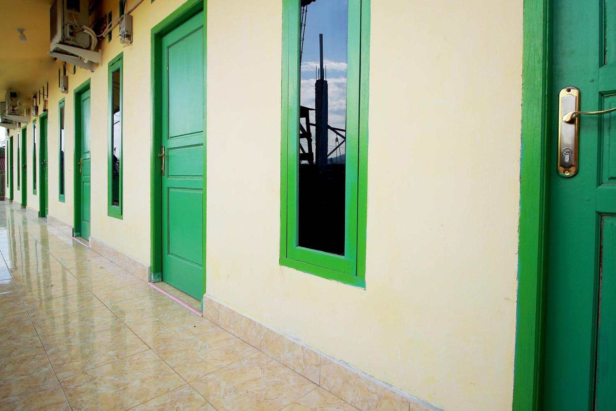 Oyo 2585 Sherren Guest House Lubuklinggau Buitenkant foto