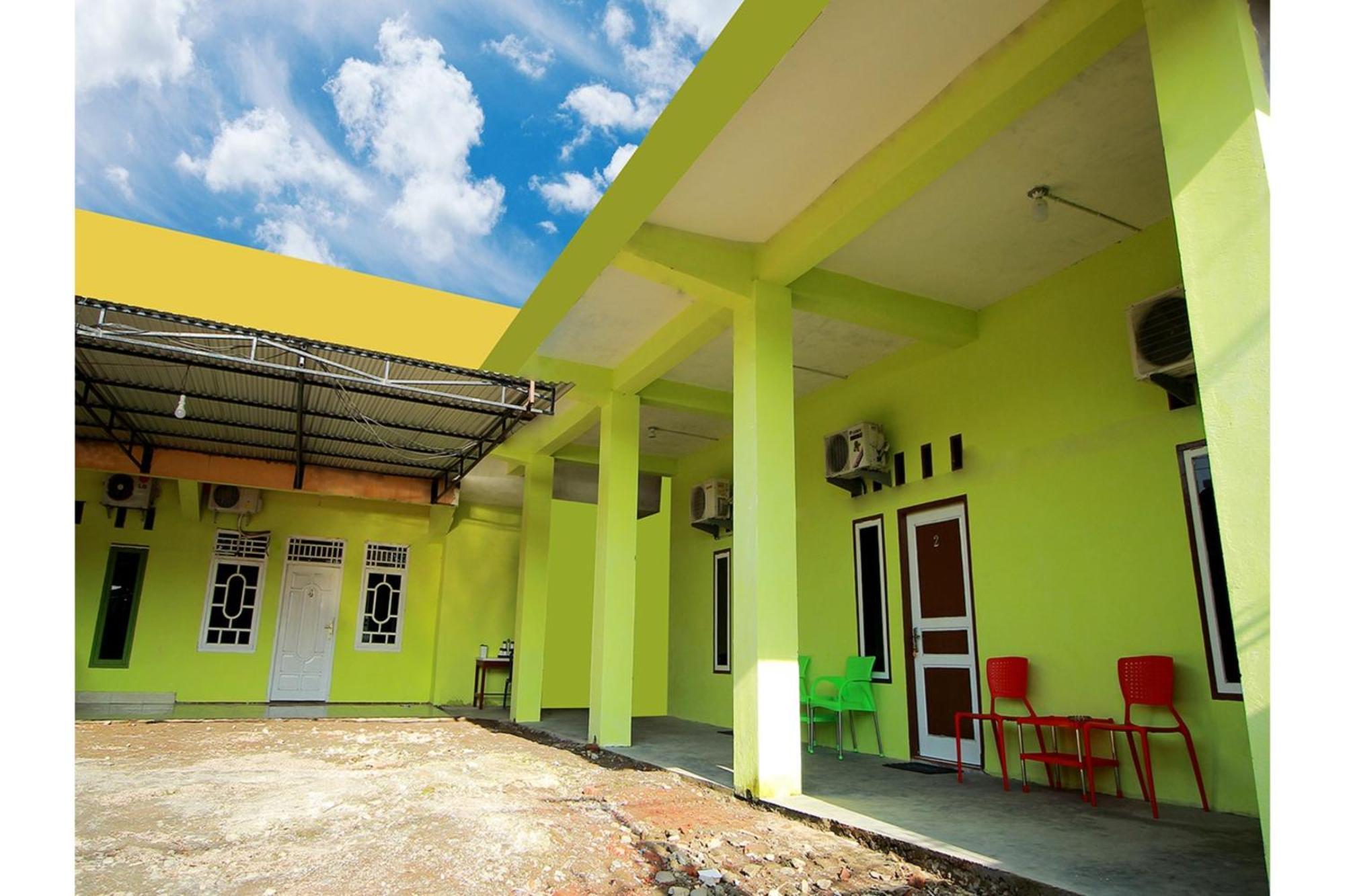 Oyo 2585 Sherren Guest House Lubuklinggau Buitenkant foto
